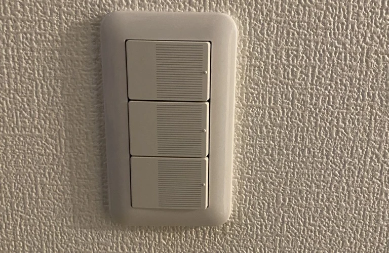 スイッチの不具合、即日対応！安心の電気工事はお任せください。