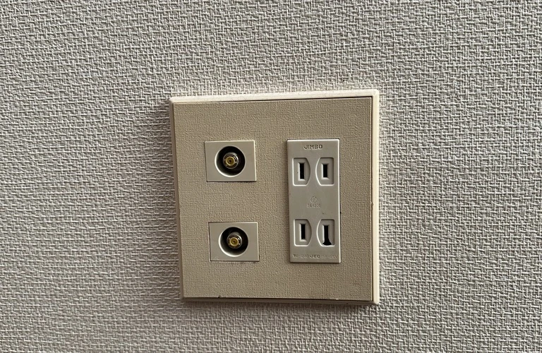 安心・安全な電気工事、コンセント取り付けはお任せください！