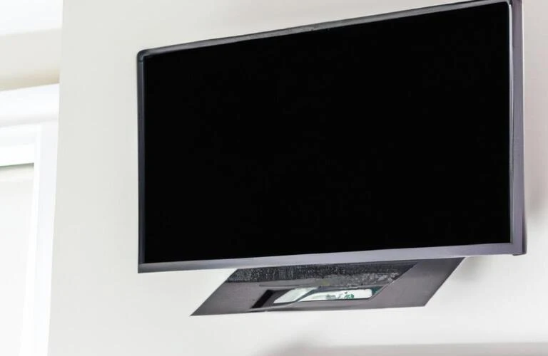 テレビをスタイリッシュに壁にかける！安心の専門家にお任せください